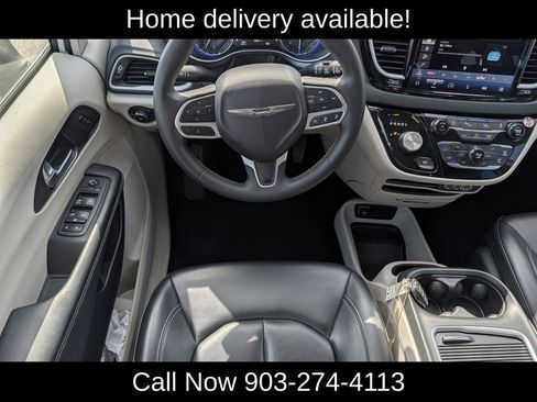 Used 2023 Chrysler Pacifica Touring-L FWD image 14