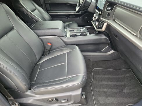 Used 2024 Ford Expedition XLT image 10