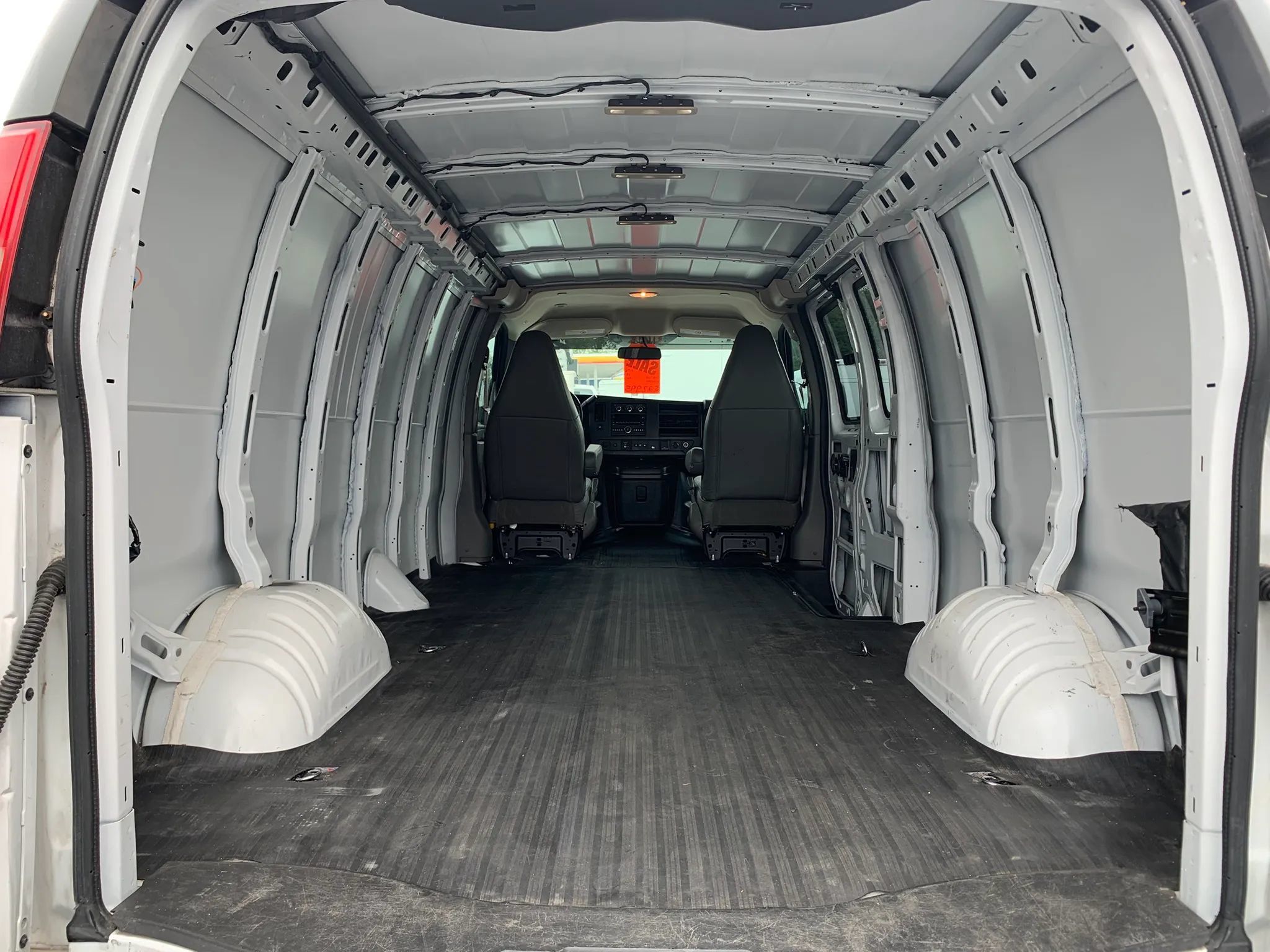 Used 2018 Chevrolet Express 3500 Extended w/ Driver Convenience Package RWD image 32