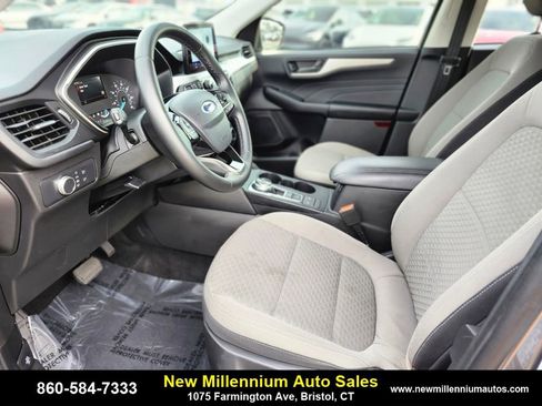 Used 2022 Ford Escape SE w/ Cold Weather Package image 17