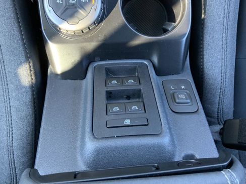 Used 2025 Ford Bronco Big Bend image 54