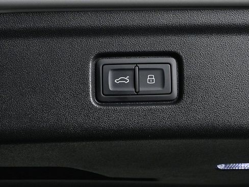 New 2025 Audi A6 e-tron Premium image 31