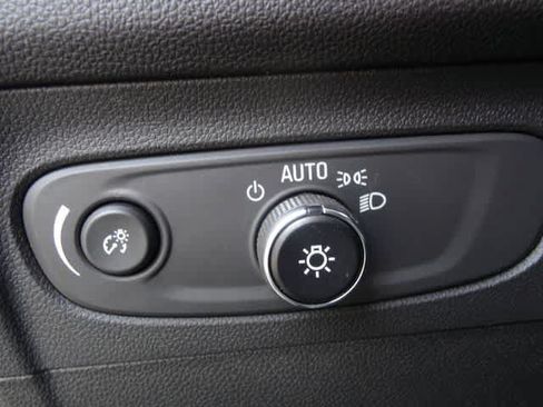 Used 2023 Buick Envision Essence w/ Sport Touring Package FWD image 21