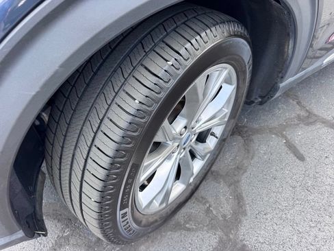 Used 2023 Ford Explorer XLT w/ Equipment Group 202A RWD image 13