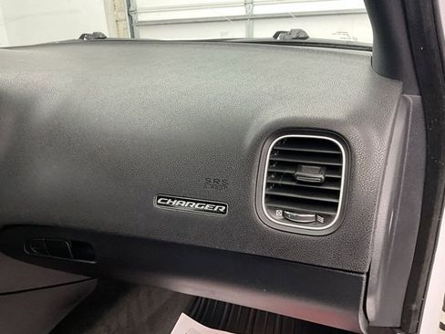 Used 2015 Dodge Charger SE w/ Popular Equipment Group image 10