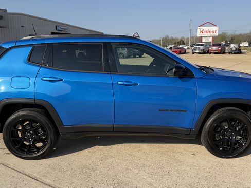 Used 2025 Jeep Compass Latitude w/ Convenience Group image 9