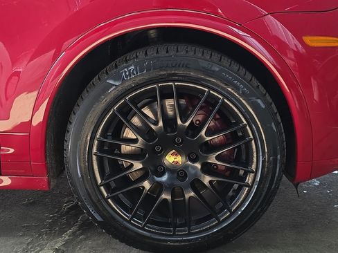 Used 2016 Porsche Cayenne GTS image 23