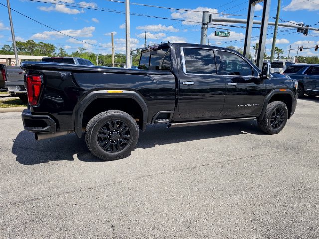 Used 2022 GMC Sierra 2500 Denali w/ Denali Black Diamond Edition AWD/4WD image 6