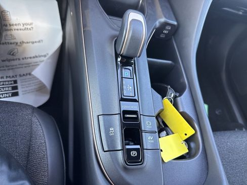 Certified 2023 Toyota Crown XLE image 15