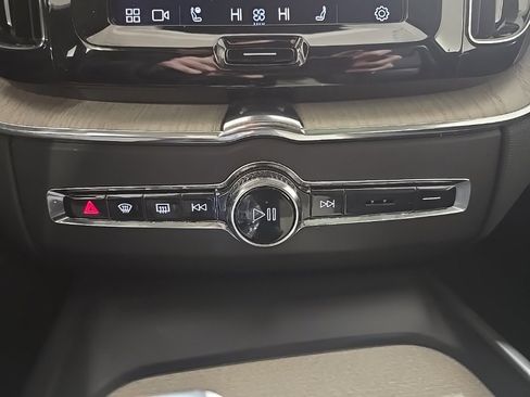 Used 2022 Volvo XC60 T8 Inscription w/ Advanced Package image 15