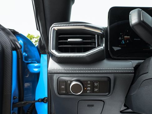 Used 2025 Ford Mustang Premium RWD image 17