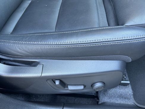 Certified 2025 Volvo XC40 B5 Plus image 17