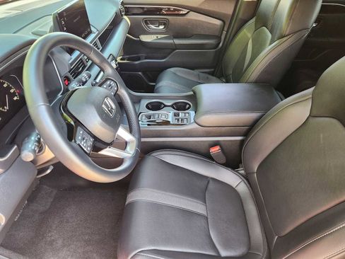 Used 2025 Honda Pilot Touring image 12