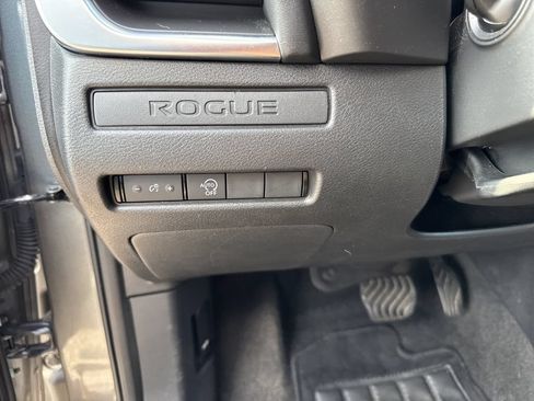 Used 2024 Nissan Rogue S AWD/4WD image 19