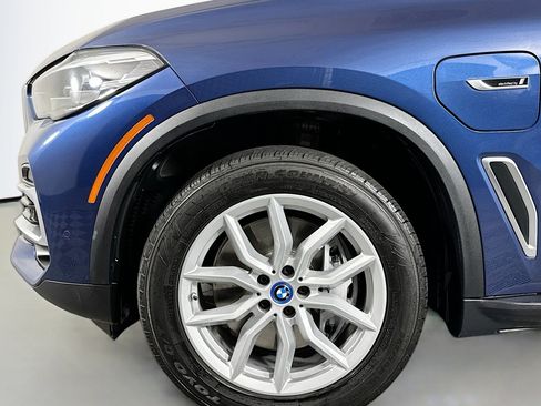 Used 2023 BMW X5 xDrive45e image 11