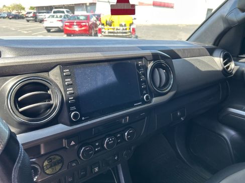 Used 2022 Toyota Tacoma TRD Off-Road w/ Technology Package image 10