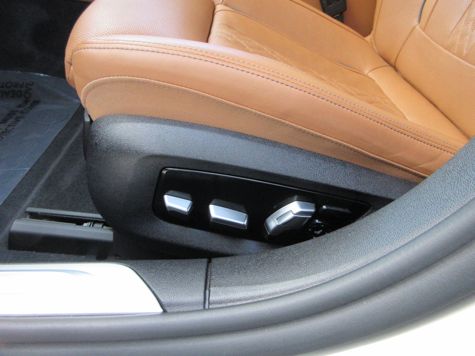 Used 2020 BMW 750i xDrive w/ Interior Design Package AWD/4WD image 33