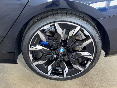 New 2026 BMW 550e xDrive 550e xDrive w/ Premium Package image 25