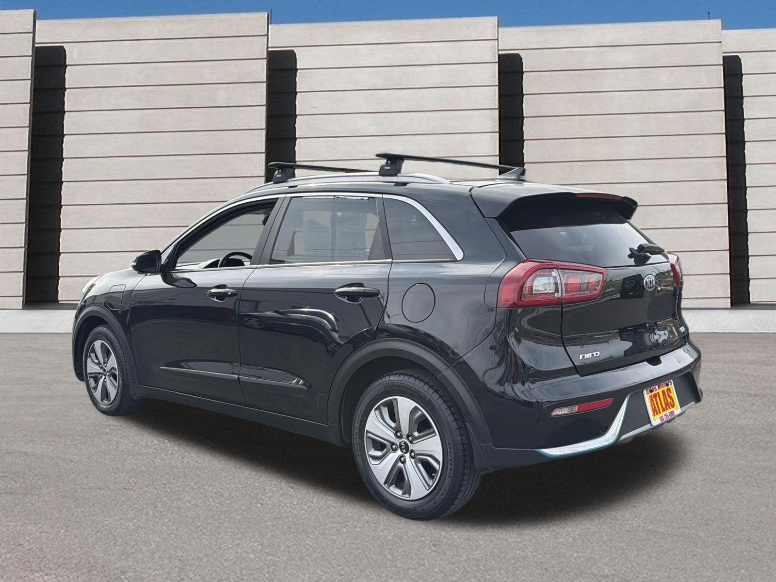 Used 2018 Kia Niro EX FWD image 3
