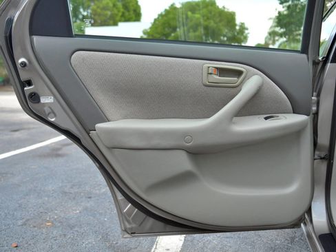 Used 2001 Toyota Camry XLE image 8