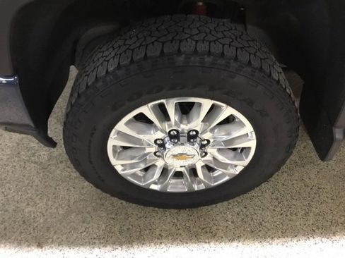 Used 2022 Chevrolet Silverado 2500 High Country w/ Technology Package image 11