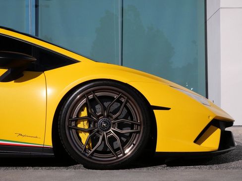 Used 2018 Lamborghini Huracan Performante image 16