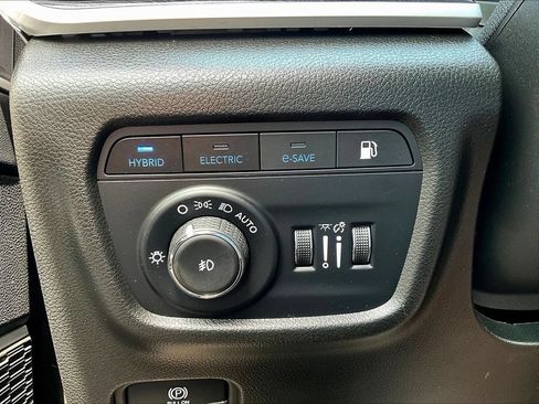 Used 2022 Jeep Grand Cherokee Trailhawk w/ Luxury Tech Group III AWD/4WD image 17