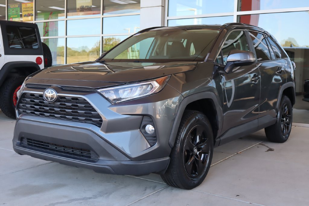 Used 2020 Toyota RAV4 XLE FWD image 3