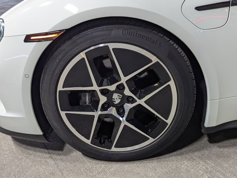 Used 2025 Porsche Taycan image 14