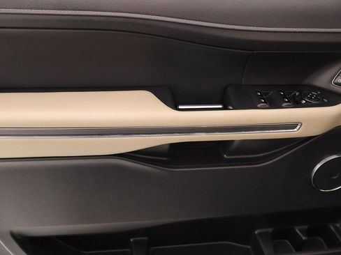 Used 2023 Ford Expedition Max XLT image 17