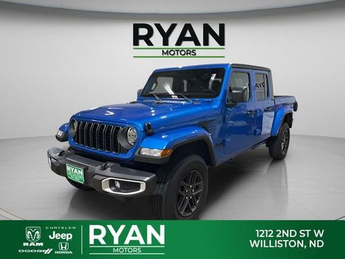 Used 2024 Jeep Gladiator Sport image 5