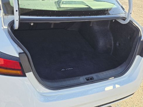 Used 2025 Nissan Altima 2.5 SV image 15