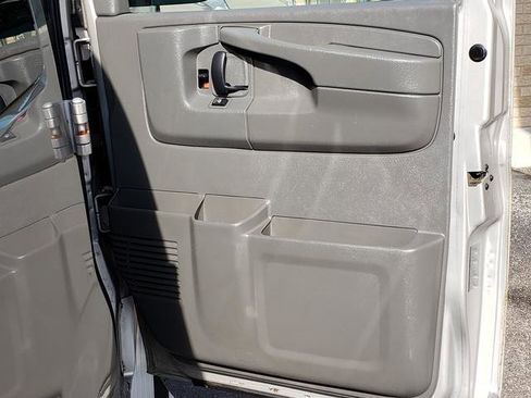 Used 2009 GMC Savana 3500 Extended Passenger w/ LT Preferred Equipment Group image 19