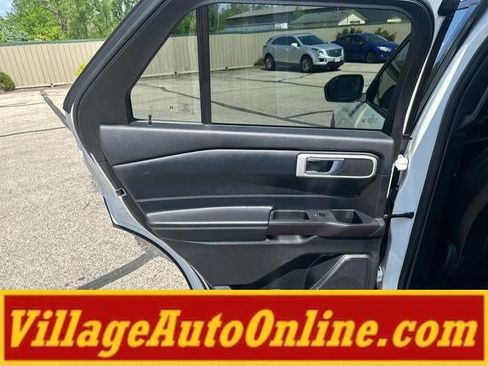 Used 2020 Ford Explorer XLT w/ Equipment Group 202A AWD/4WD image 34