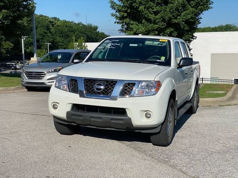 Used 2017 Nissan Frontier SV w/ SV Value Truck Package AWD/4WD image 3