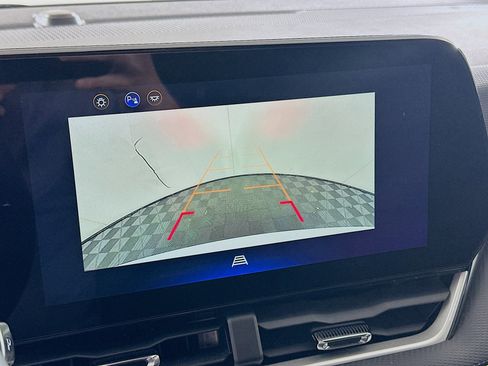 Used 2025 Chevrolet Equinox LT image 23