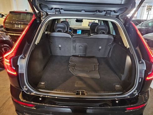 Certified 2025 Volvo XC60 B5 Core AWD/4WD image 9