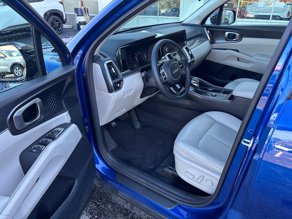 Used 2023 Kia Sorento S w/ Panoramic Sunroof Package FWD image 8