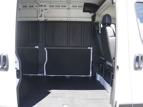 Used 2025 RAM ProMaster 2500 w/ Convenience Group FWD image 29