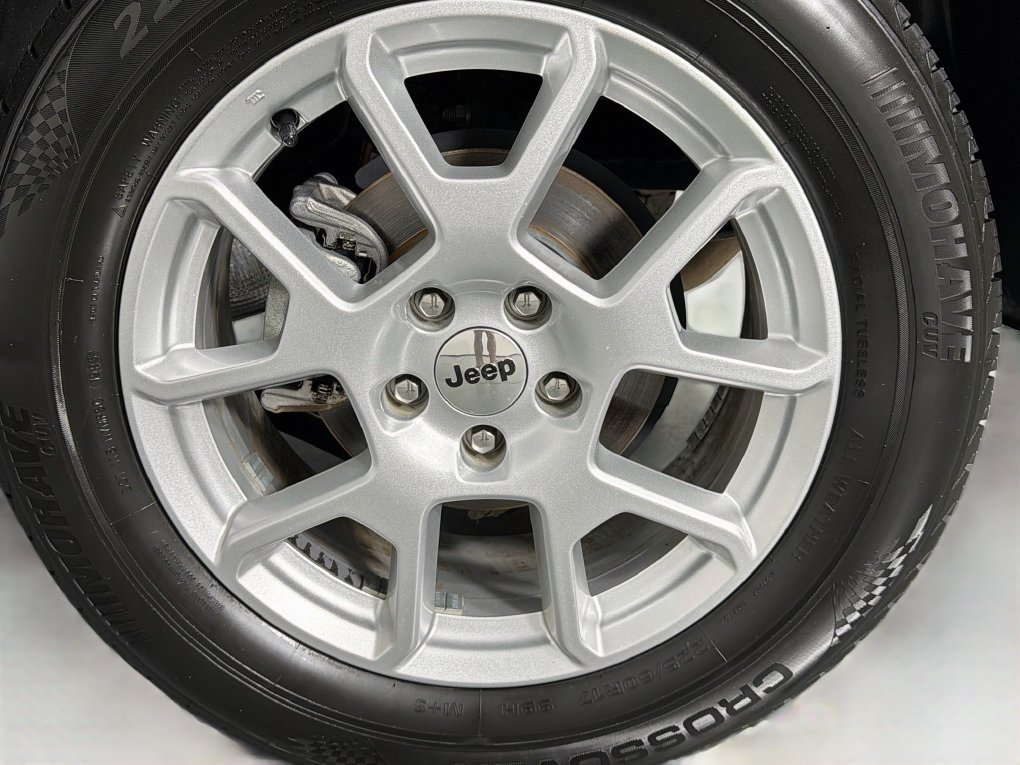 Used 2023 Jeep Renegade Latitude AWD/4WD image 31