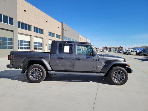 Used 2020 Jeep Gladiator Overland image 2