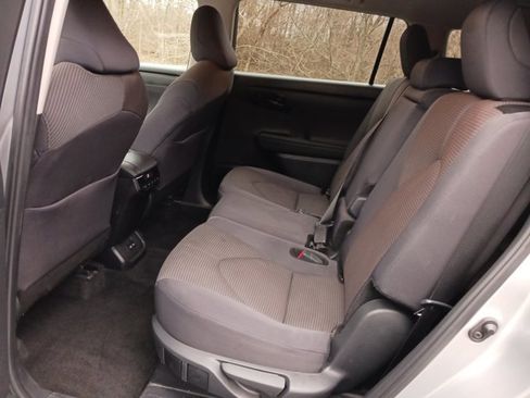 Used 2024 Toyota Highlander LE image 13