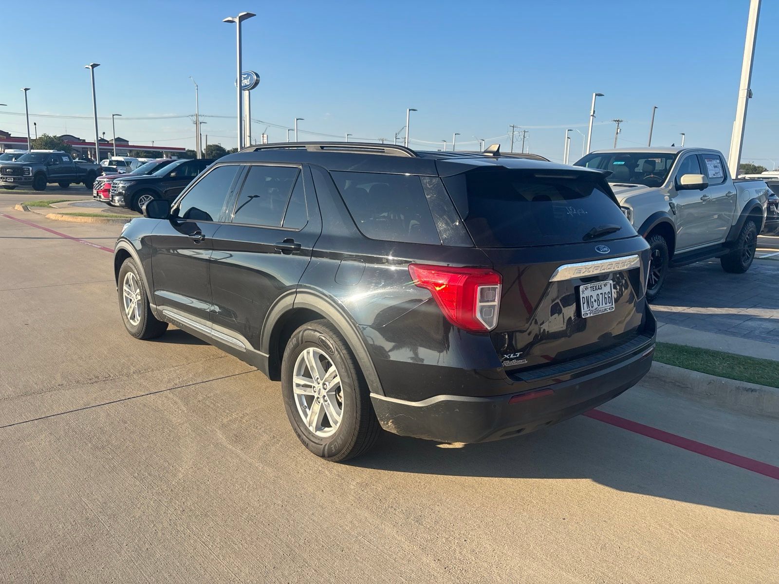 Used 2021 Ford Explorer XLT RWD image 9