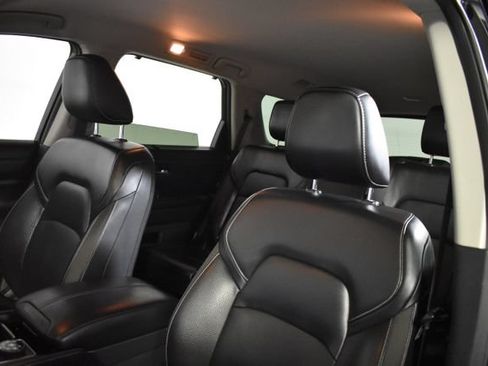 Used 2023 Nissan Pathfinder SL AWD/4WD image 10