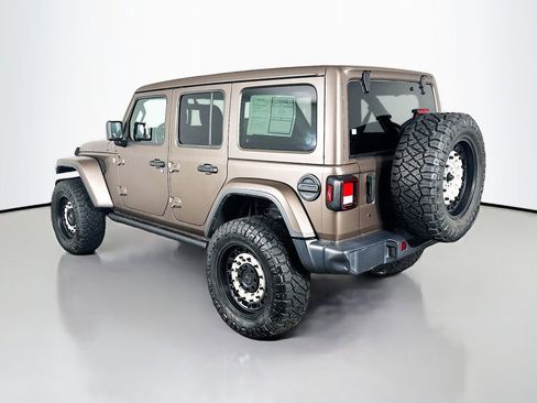 Used 2018 Jeep Wrangler Unlimited Sahara image 5
