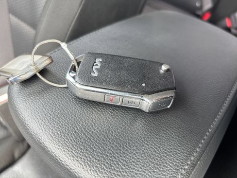 Used 2025 Kia Soul LX w/ LX Technology Package FWD image 21