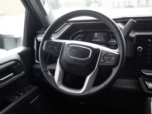Used 2025 GMC Sierra 2500 Denali w/ Denali Reserve Package AWD/4WD image 17