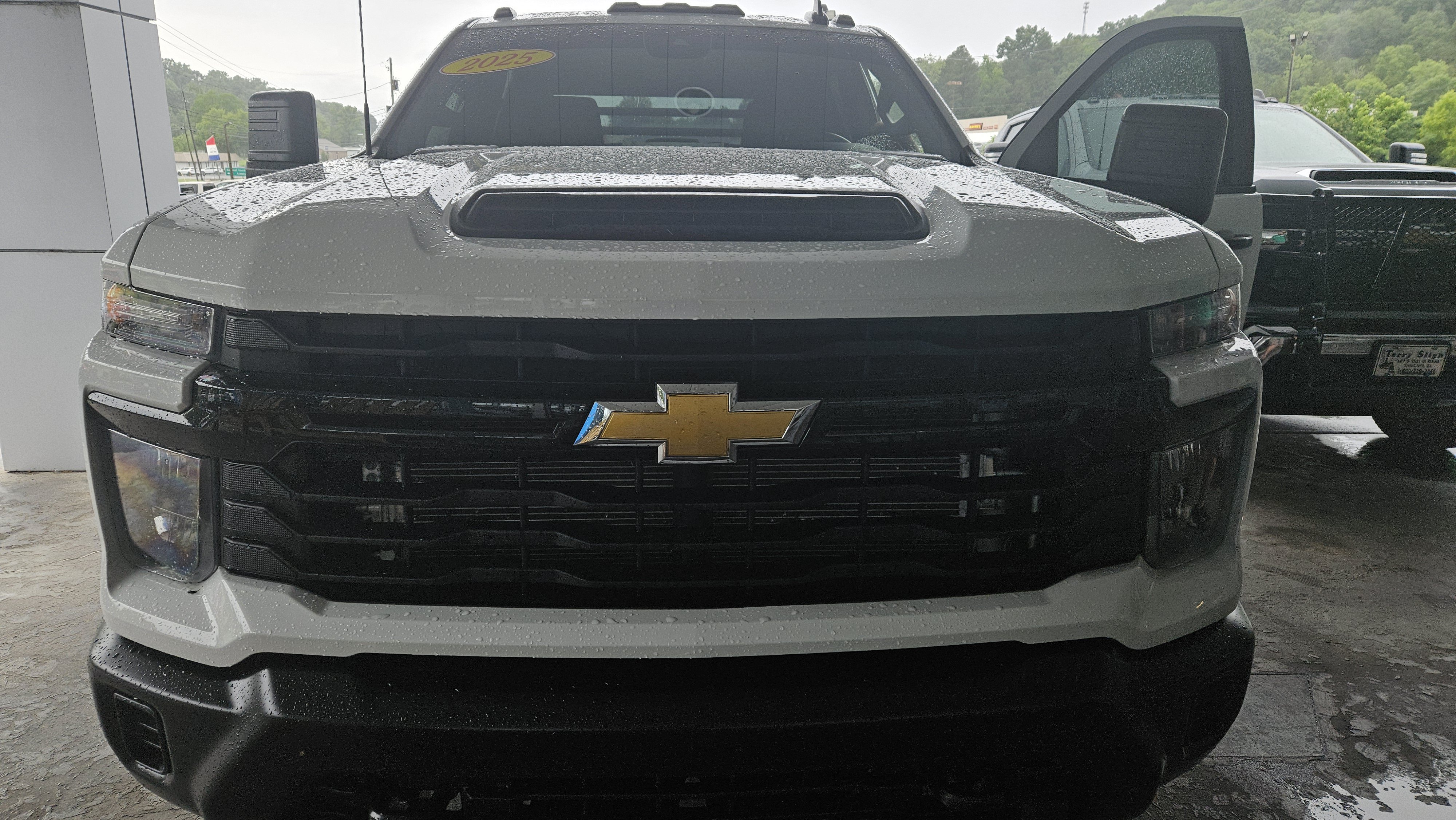 Used 2025 Chevrolet Silverado 3500 W/T AWD/4WD image 2