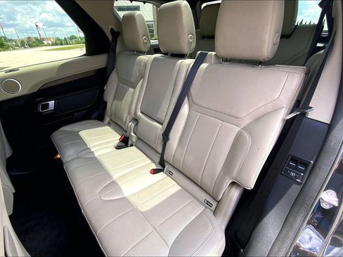 Used 2017 Land Rover Discovery HSE AWD/4WD image 24