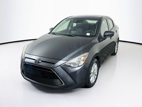 Used 2018 Toyota Yaris iA FWD image 3